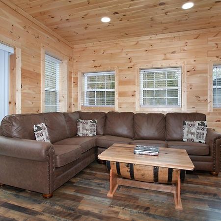 Whiskey Barrel W Hot Tub Arcade Game Fire Pit Villa Sevierville Luaran gambar