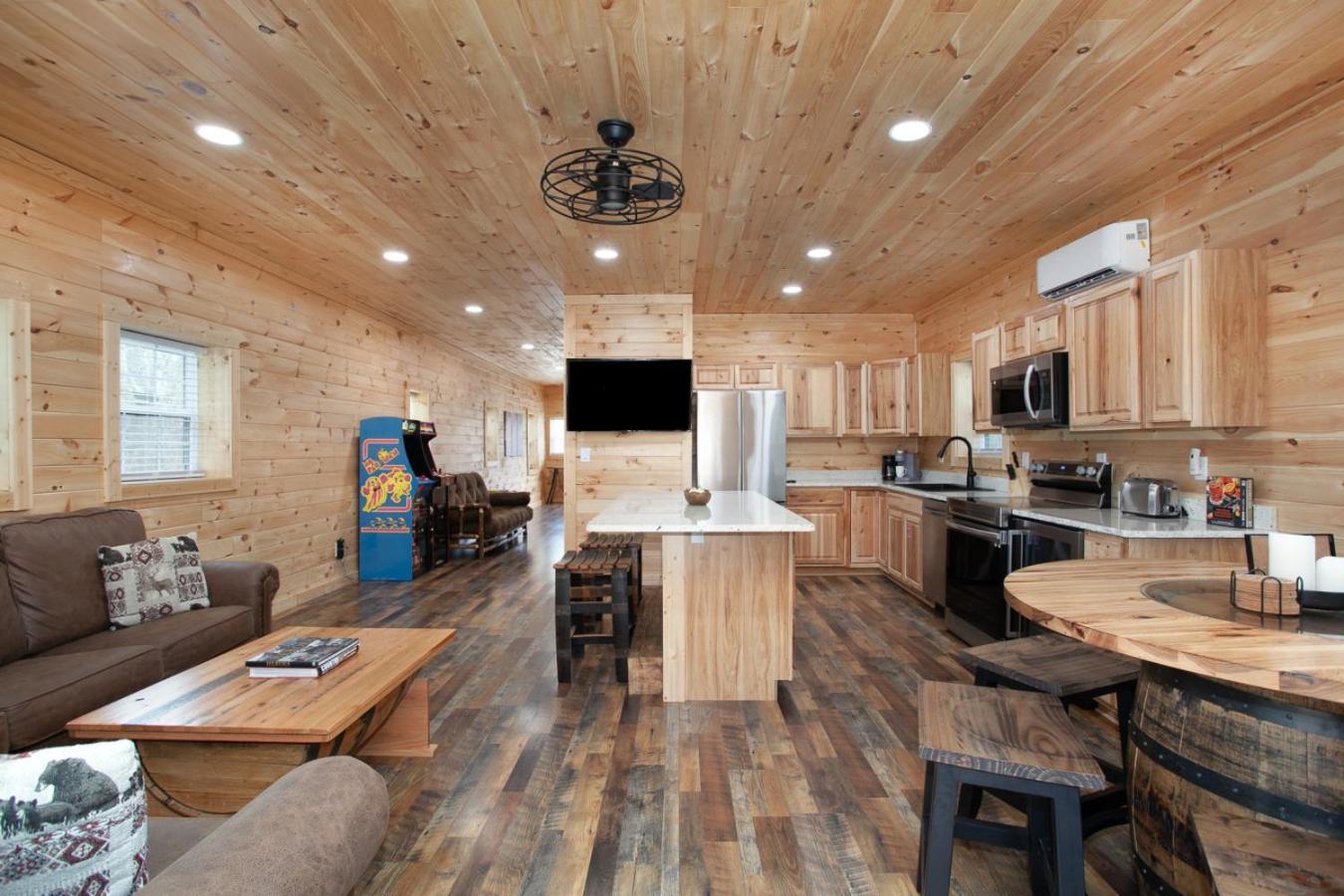 Whiskey Barrel W Hot Tub Arcade Game Fire Pit Villa Sevierville Luaran gambar