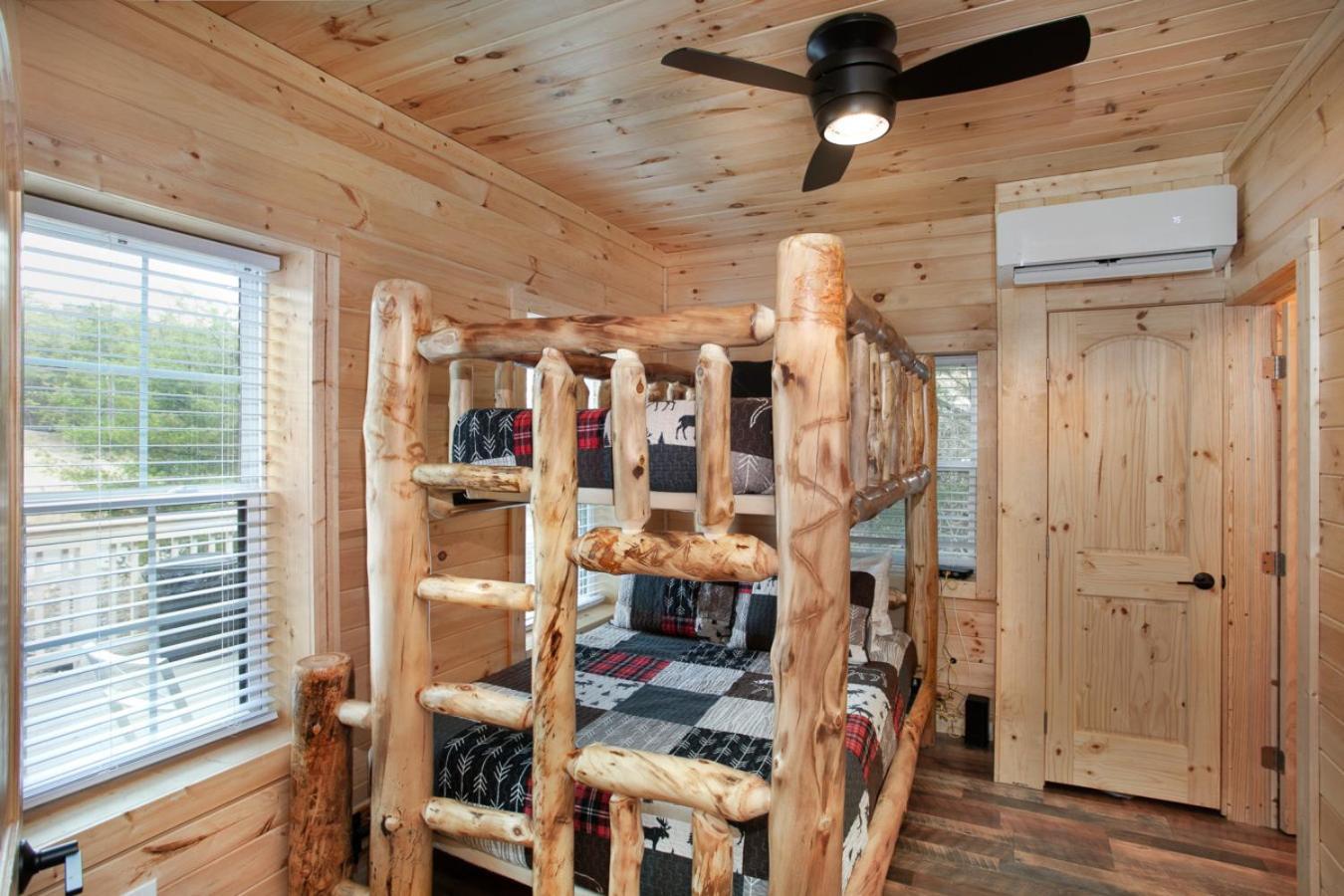 Whiskey Barrel W Hot Tub Arcade Game Fire Pit Villa Sevierville Luaran gambar